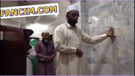 emam Countinues salat at massive earthquake screenshot
